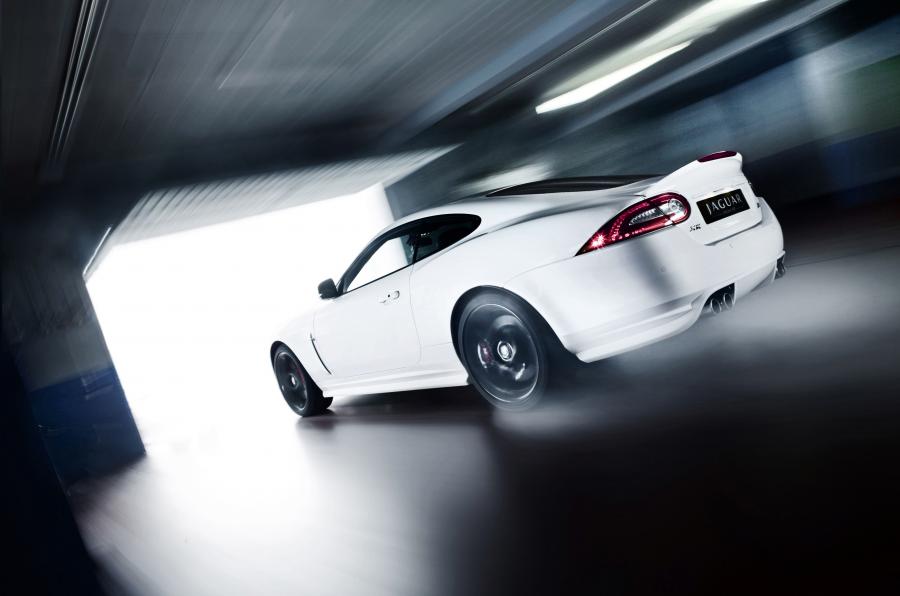  Jaguar XKR Black Pack 2010 года  (фото 13 из 23)
